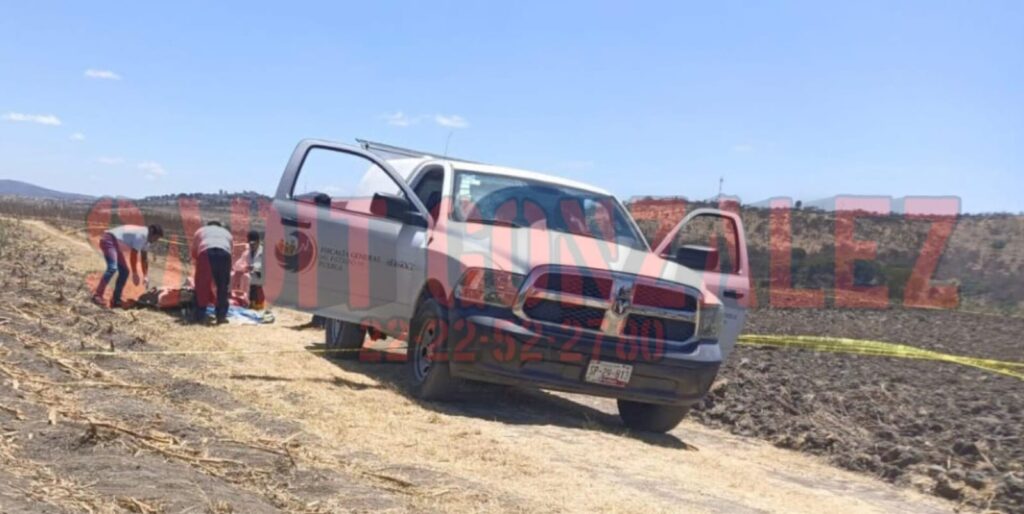 Ejecutan a un hombre en Azumiatla; junto a él una joven golpeada