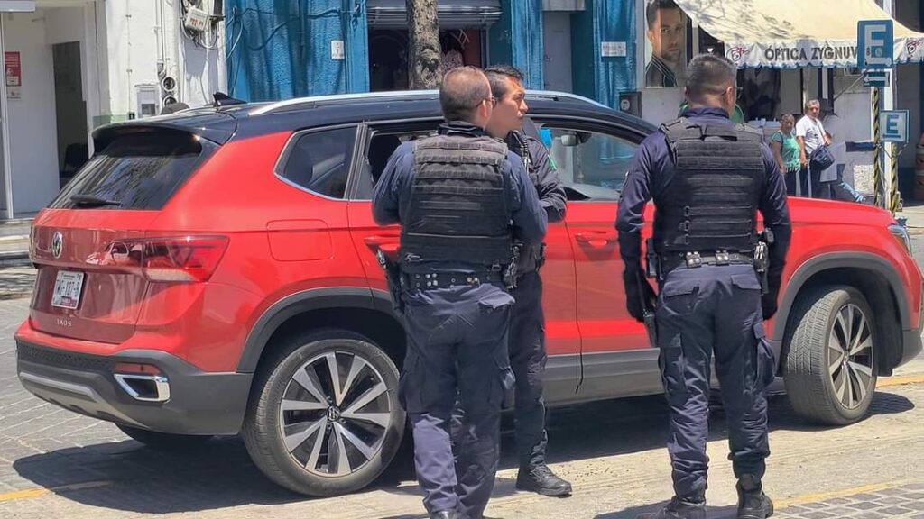 A mano armada y en pleno centro de Tehuacán, intentaron asaltar a una mujer en Tehuacán