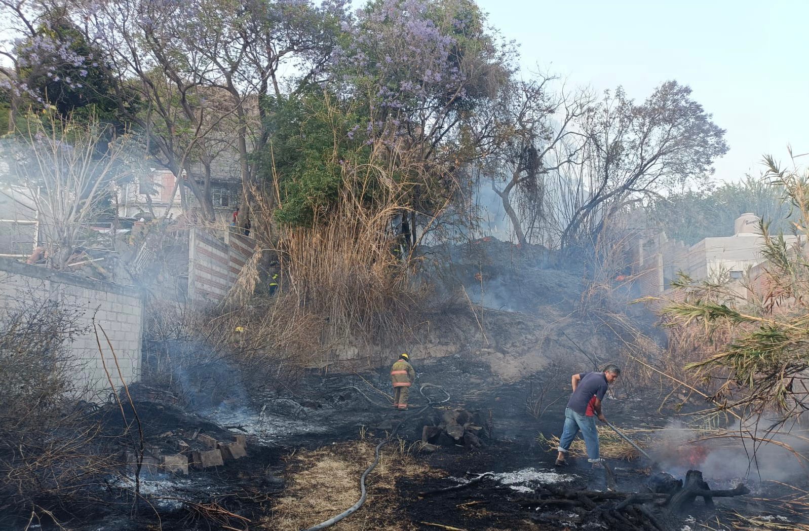 Desde Atlixco: Incendio en bulevar Emiliano Zapata, controlado y sin daños