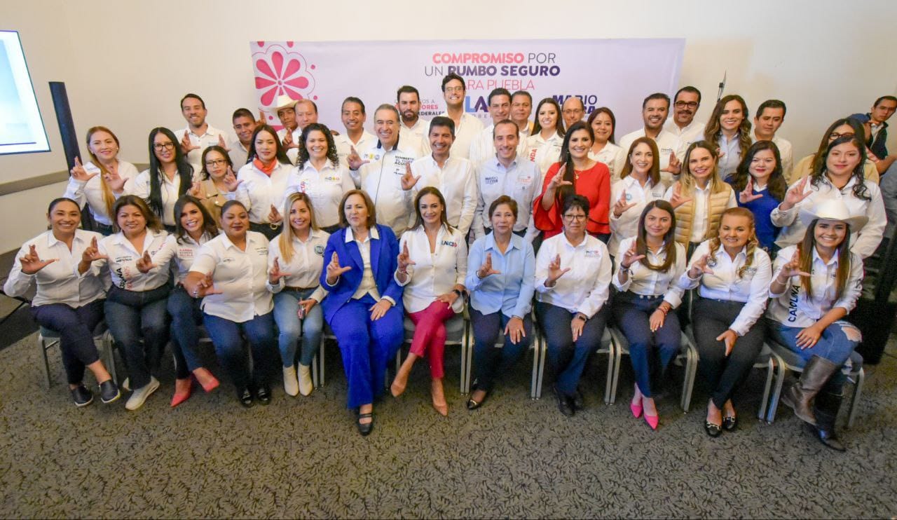 Eduardo Rivera y candidatos a legisladores locales y federales firmaron el ‘Compromiso por un Rumbo Seguro para Puebla’
