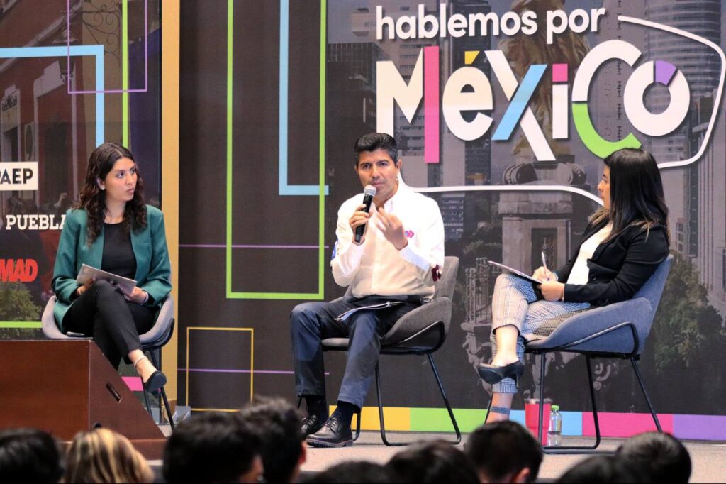 Eduardo Rivera participó en el foro “Hablemos México”