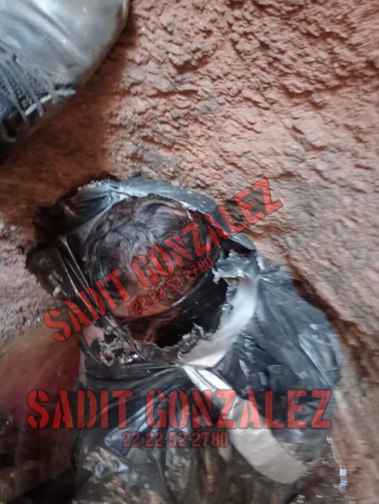 Hallan cadáver embolsado dentro de un pozo de Ahuatlán