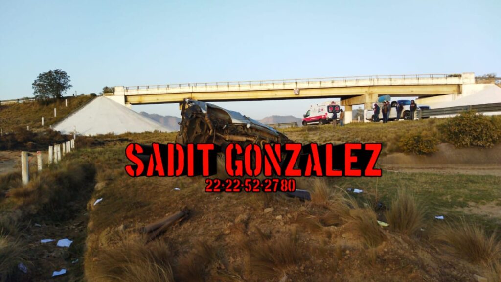 Murió hombre al volcar su camioneta sobre la Virreyes-Teziutlán