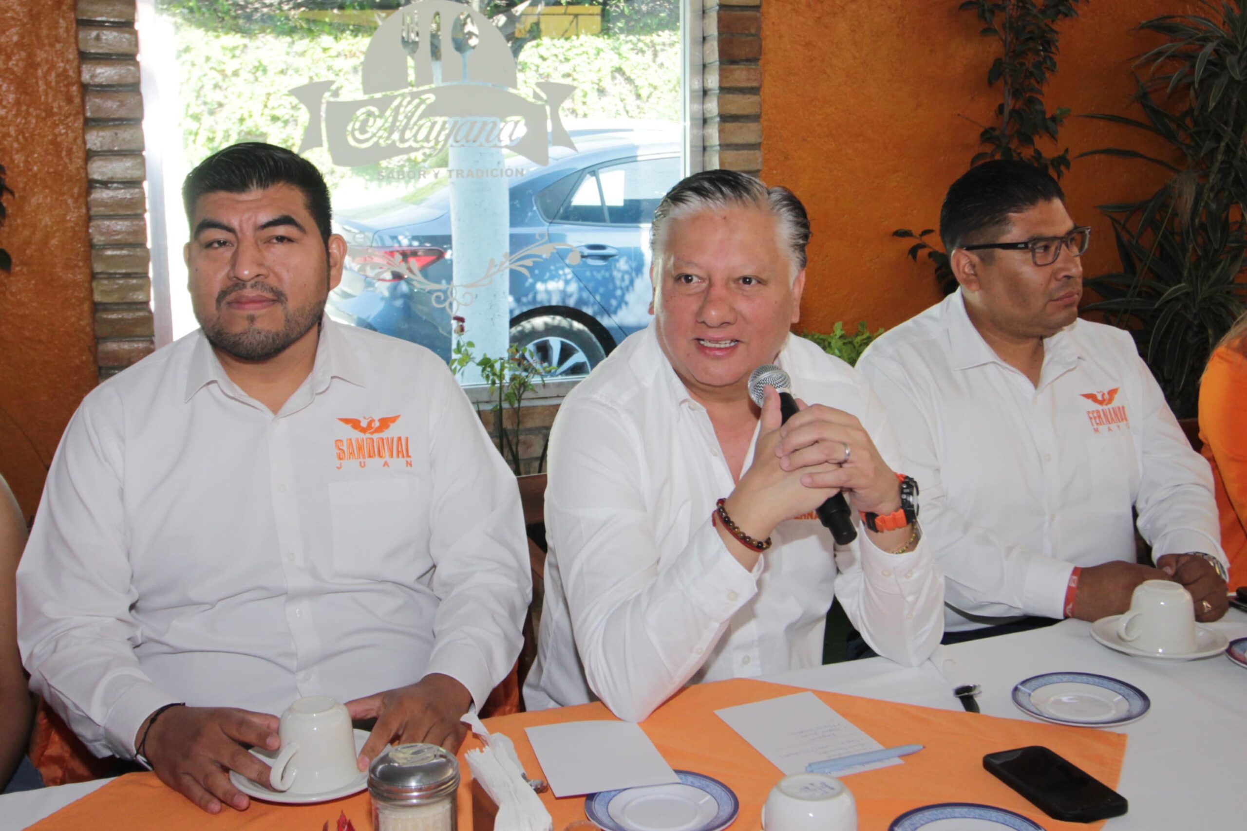 Fernando Morales se reúne con medios de Tehuacán
