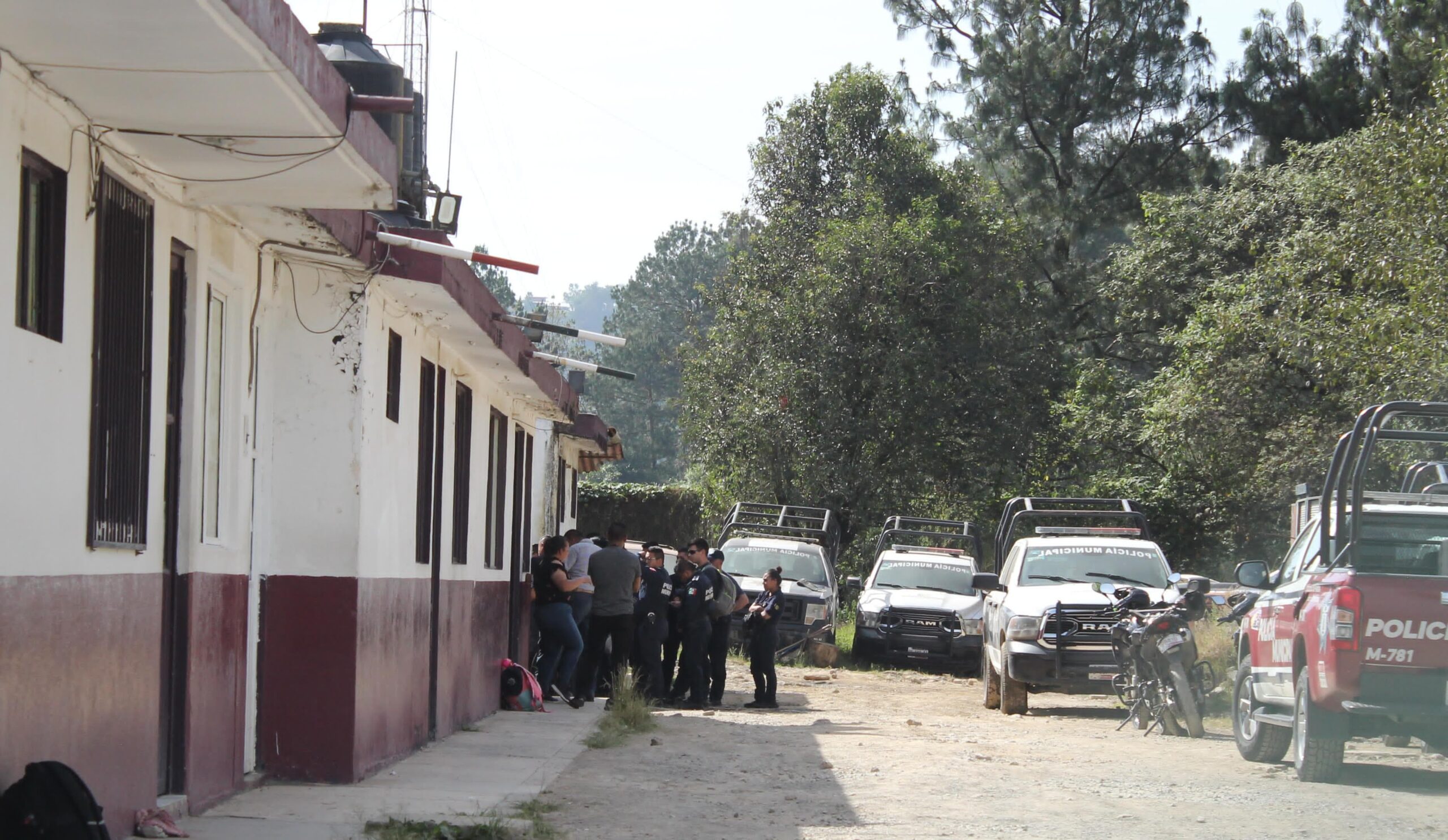 Desde Huauchinango: Policías protestan por falta de pago…mientras Rogelio López anda en campaña