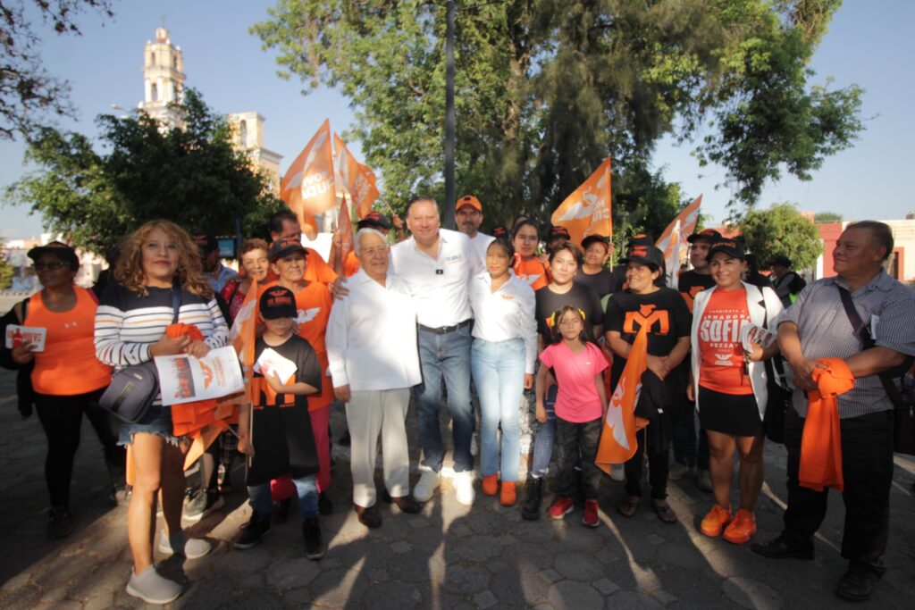 Fernando Morales se encuentra con vecinos de la colonia Remedios