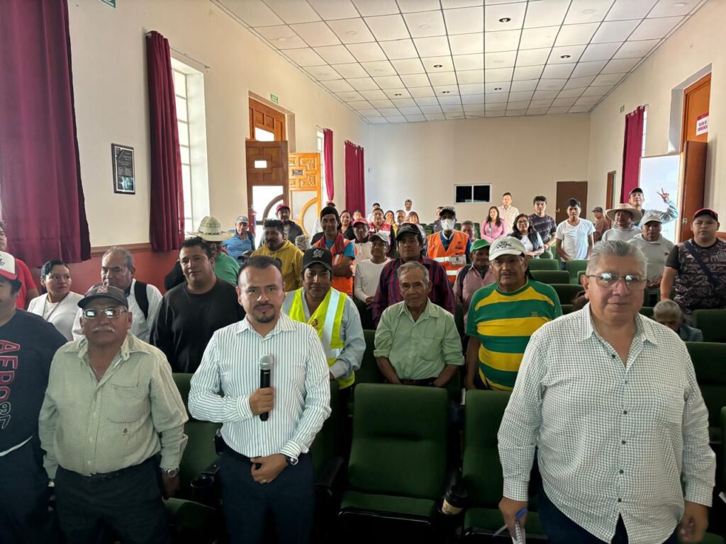 Desde Atlixco: Capacitan a franeleros en materia turística