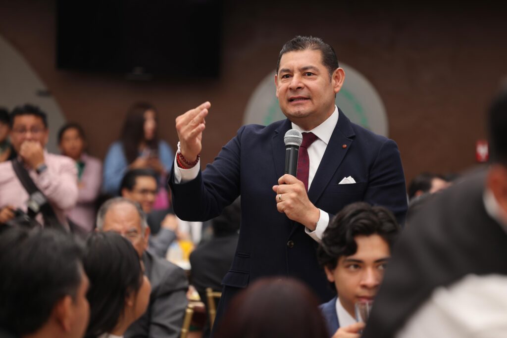 Becas para acumular experiencia laboral, propone Armenta a jóvenes