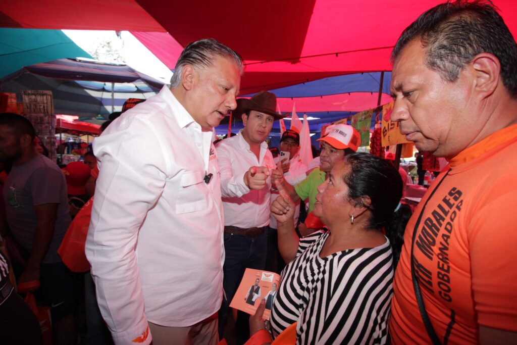 Fernando Morales y la ola naranja presentes en los mercados de Puebla
