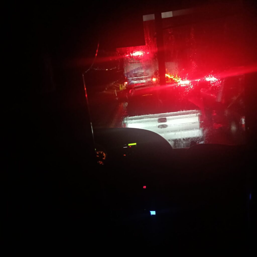 Vecinos de Singilucan, Hidalgo, bloquean la México Tuxpan