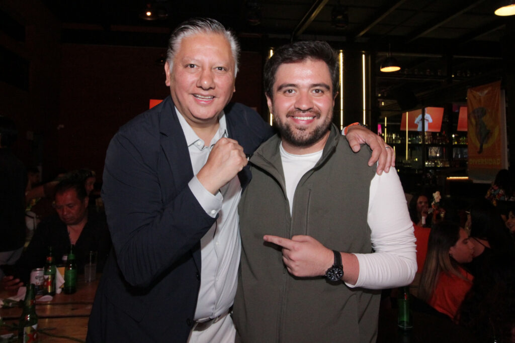 Video desde Puebla: Fernando Morales firma compromiso con la comunidad LGBTTTIQ