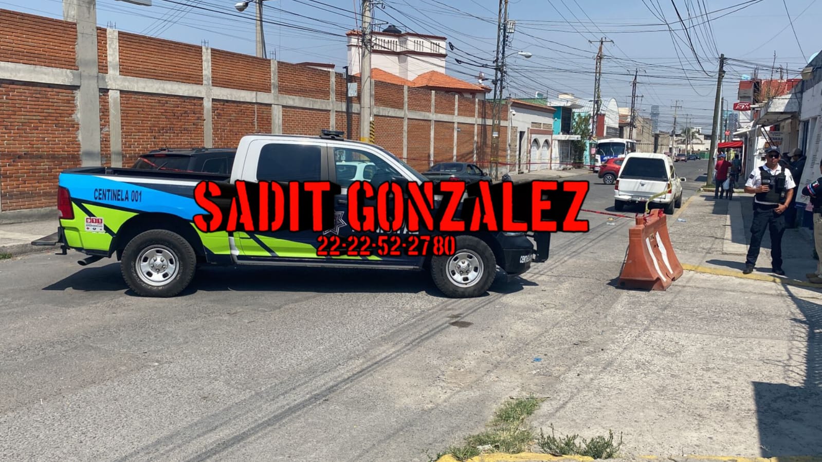 Muere hombre al interior de su vehículo en la colonia Popular Coatepec