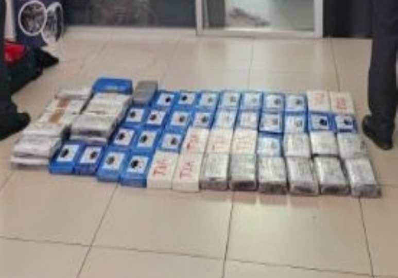 Decomisan más de 100 paquetes de cocaína en el Aeropuerto de Puebla