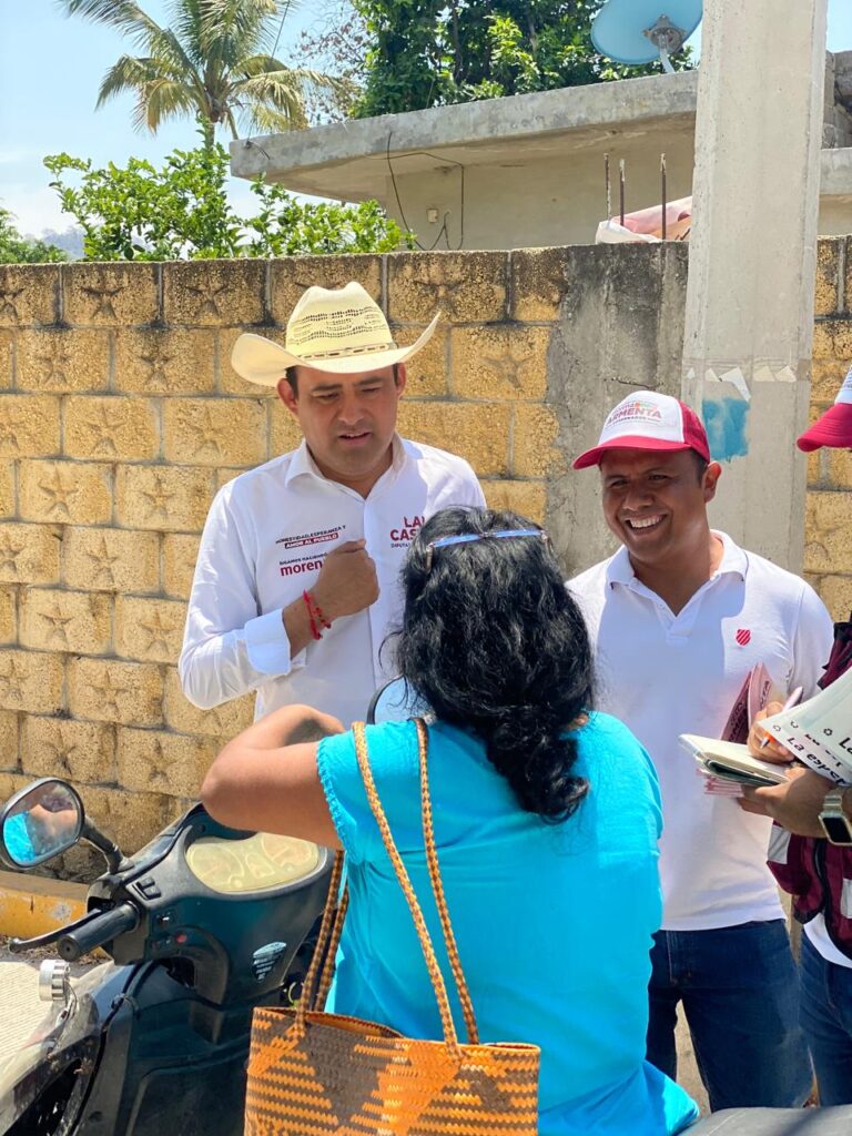Por la conservación y difusión de la cultura y tradiciones mixtecas, se pronuncia Lalo Castillo en su paso por tierras donde sobresalen las danzas y la historia