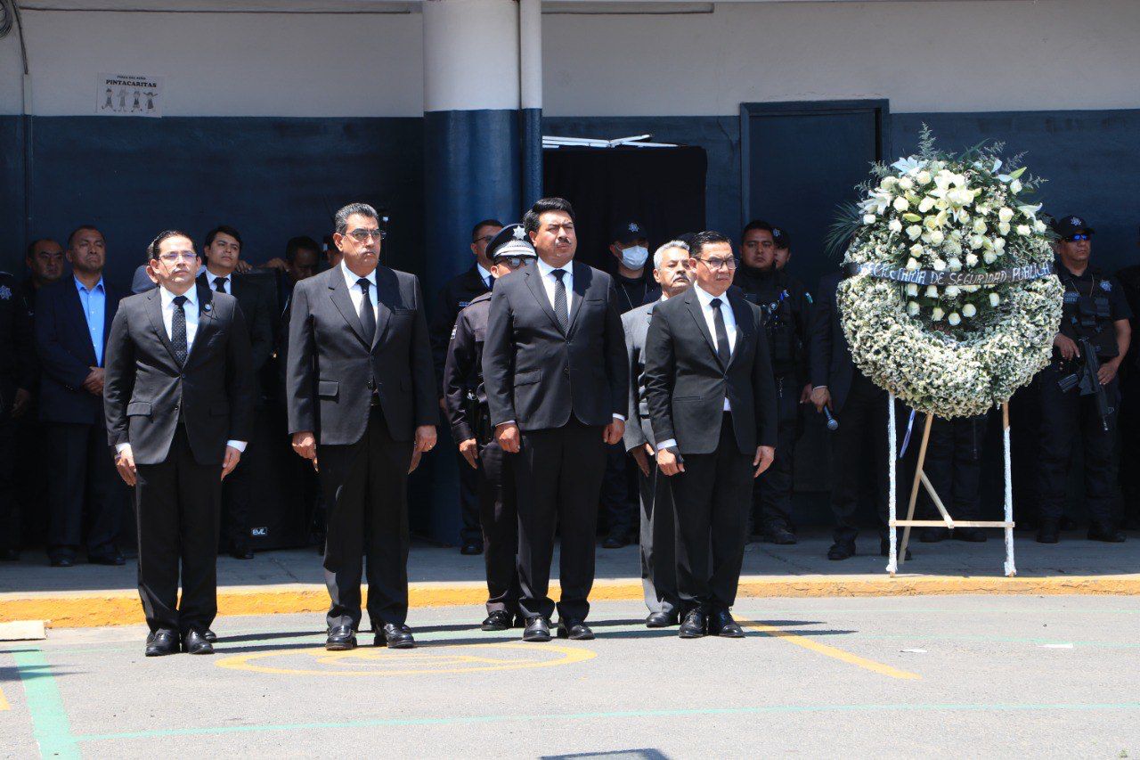 Homenaje a policías que perdieron la vida en cumplimiento del deber