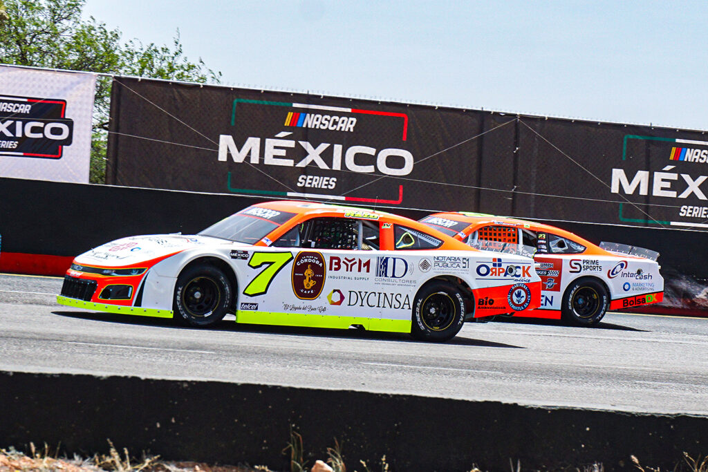 Xavi Razo está dentro de los tres mejores en campeonato NASCAR México 2024