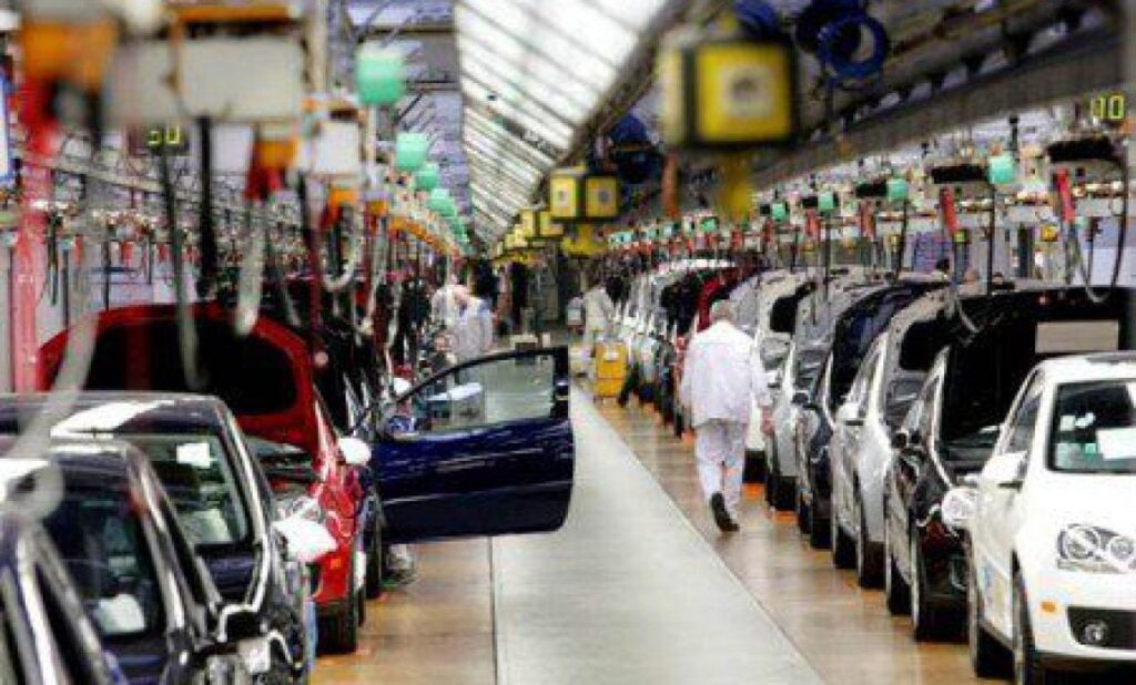 En marzo, en el mercado nacional se vendieron 124 395 vehículos ligeros