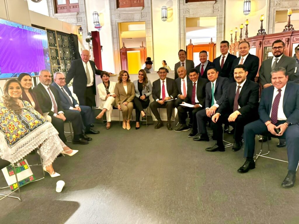 Sergio Salomón, en la mañanera de AMLO este 9 de abril