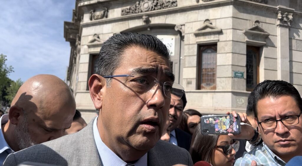 Video desde Puebla: Viento complica entrada de helicópteros para sofocar incendio en Libres, admitió Sergio Salomón