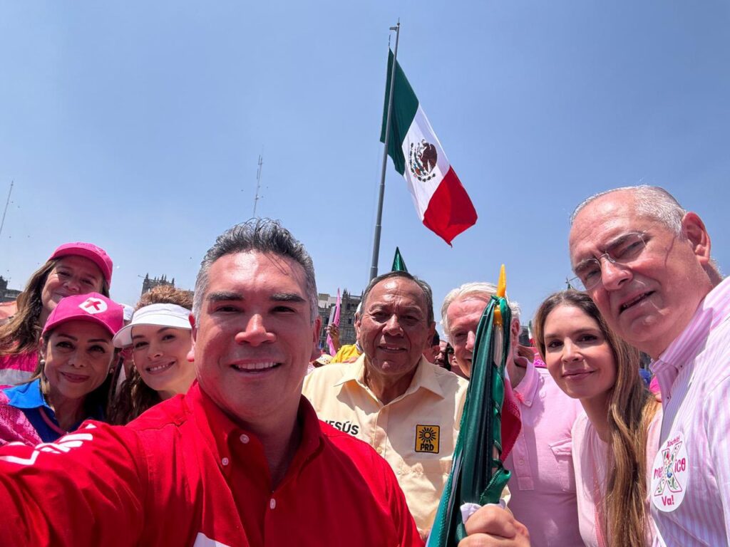 El PRI, presente en el Zócalo, en apoyo de Xóchitl, en defensa de la democracia y de México