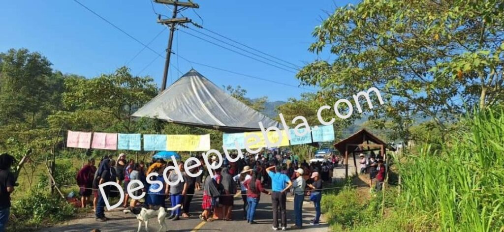 Cansados de la violencia y luego de la ejecución de una pareja, ciudadanos se manifiestan en Tlaola