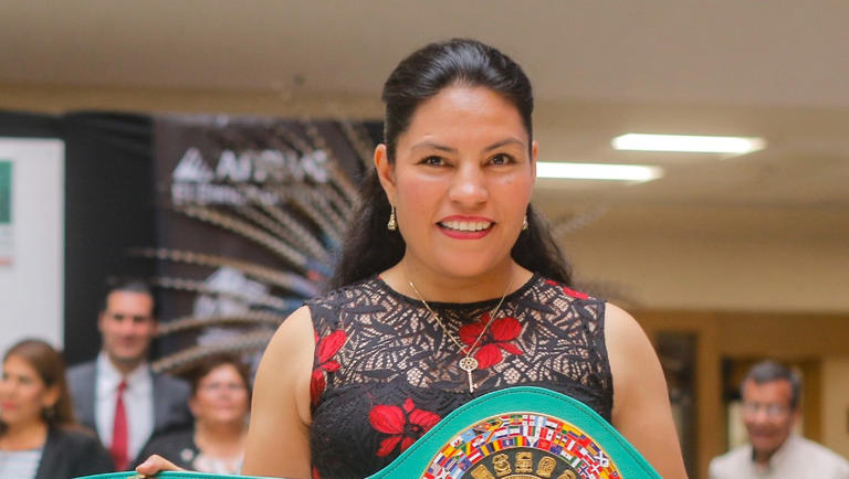 Ana María Torres recibe reconocimiento del CMB previo a su inducción al Salón de la Fama del Boxeo