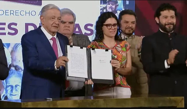 AMLO firma decreto del Fondo de Pensiones para el Bienestar; pagará la primera el 1 de julio de 2024