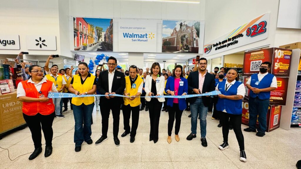 Celebra Walmart supercenter San Manuel 50 años en Puebla