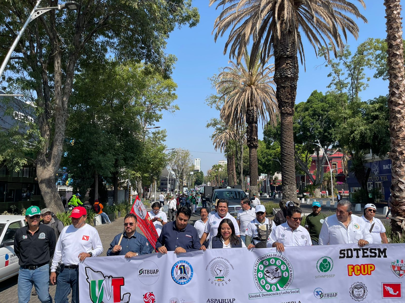 Video desde Puebla: Organizaciones independientes marchan por el 1ro de mayo