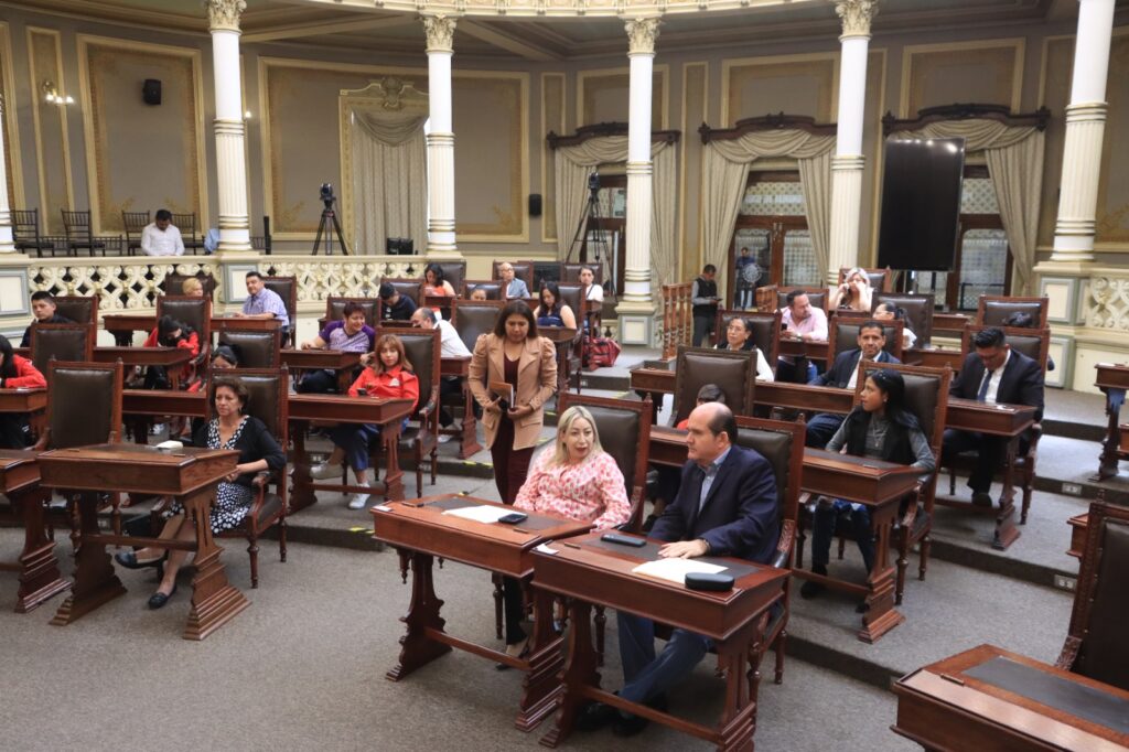 Entrega Congreso del Estado reconocimientos a deportistas y sus entrenadores   