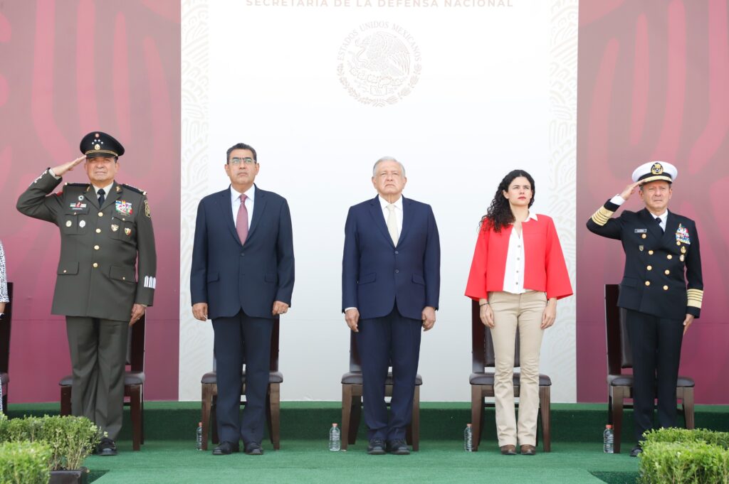 Sergio Salomón y AMLO encabezan ceremonia por el 162 aniversario de la batalla del 5 de Mayo