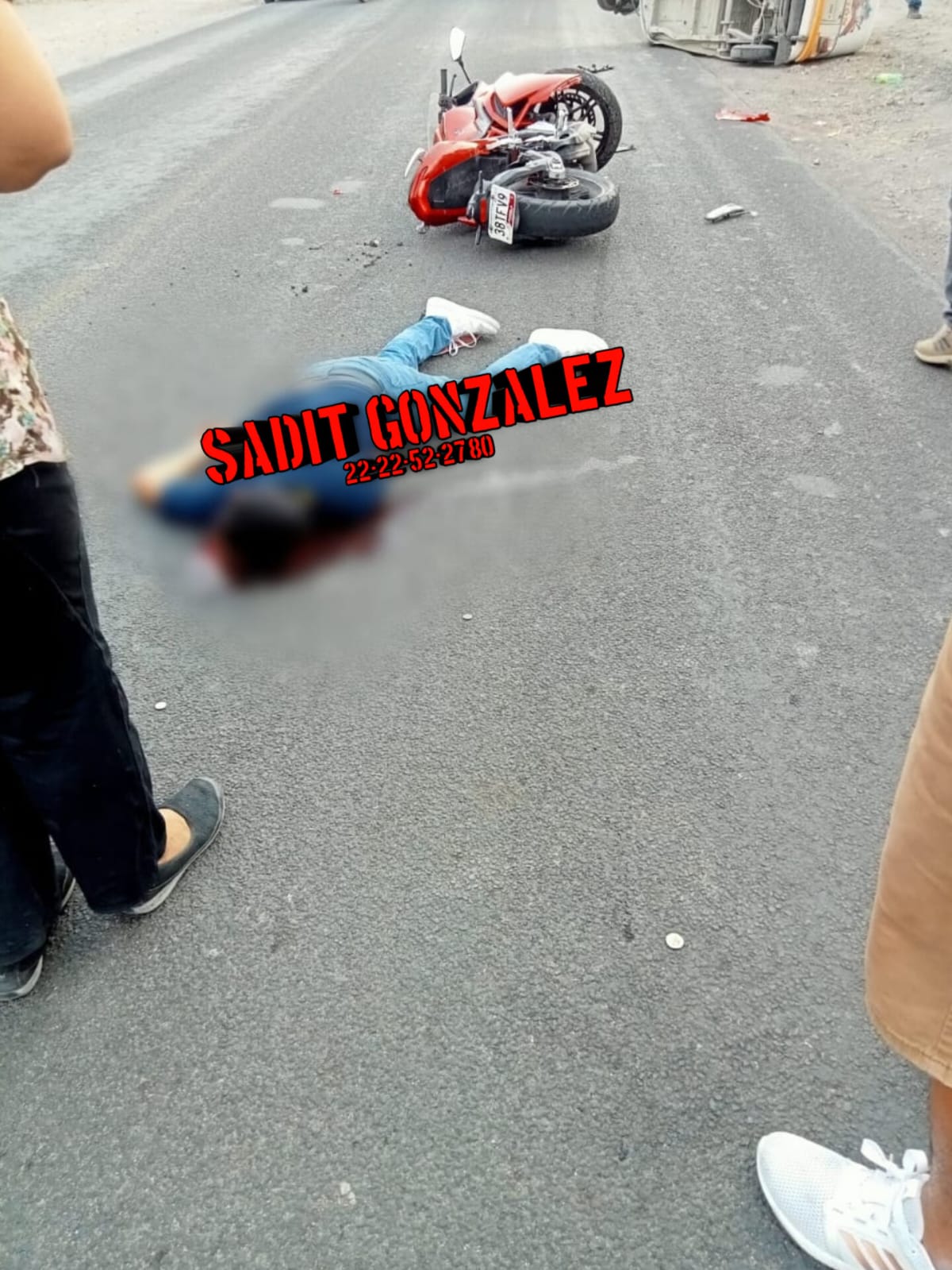 Motociclista chocó contra mototaxi y lo volcó en Atencingo