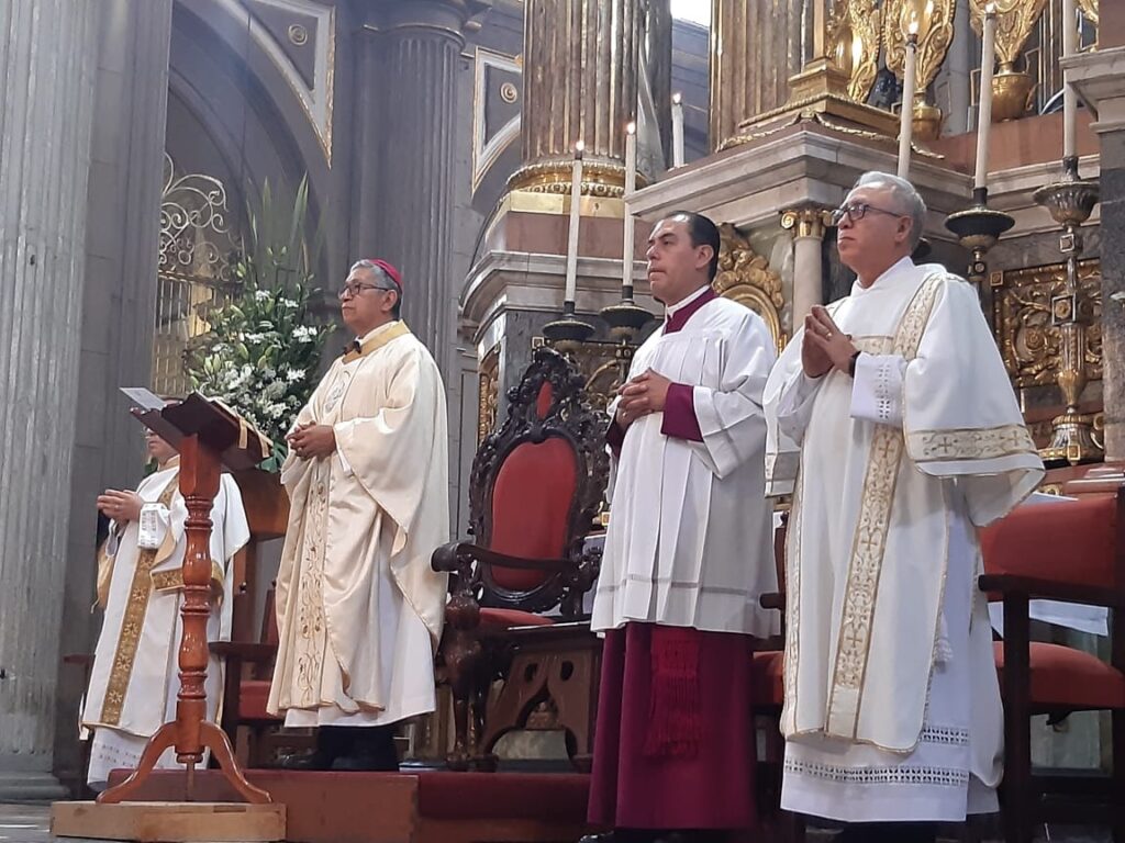 Pide obispo auxiliar por los comunicadores y las madres católicas