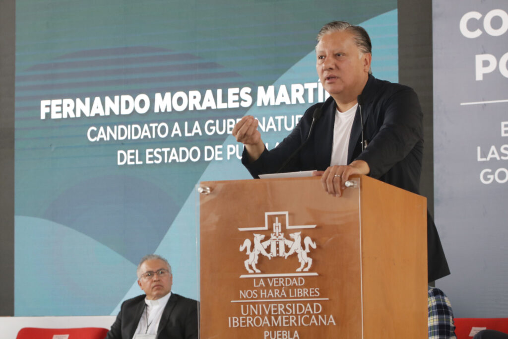 Fernando Morales firma compromiso por la Paz