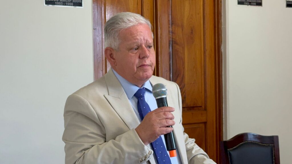 Gobierno de Carlos Peredo reconoce a artistas plásticos