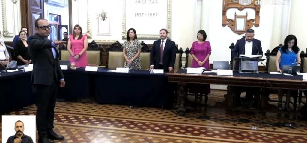 Rinde protesta Arturo Ramírez como regidor