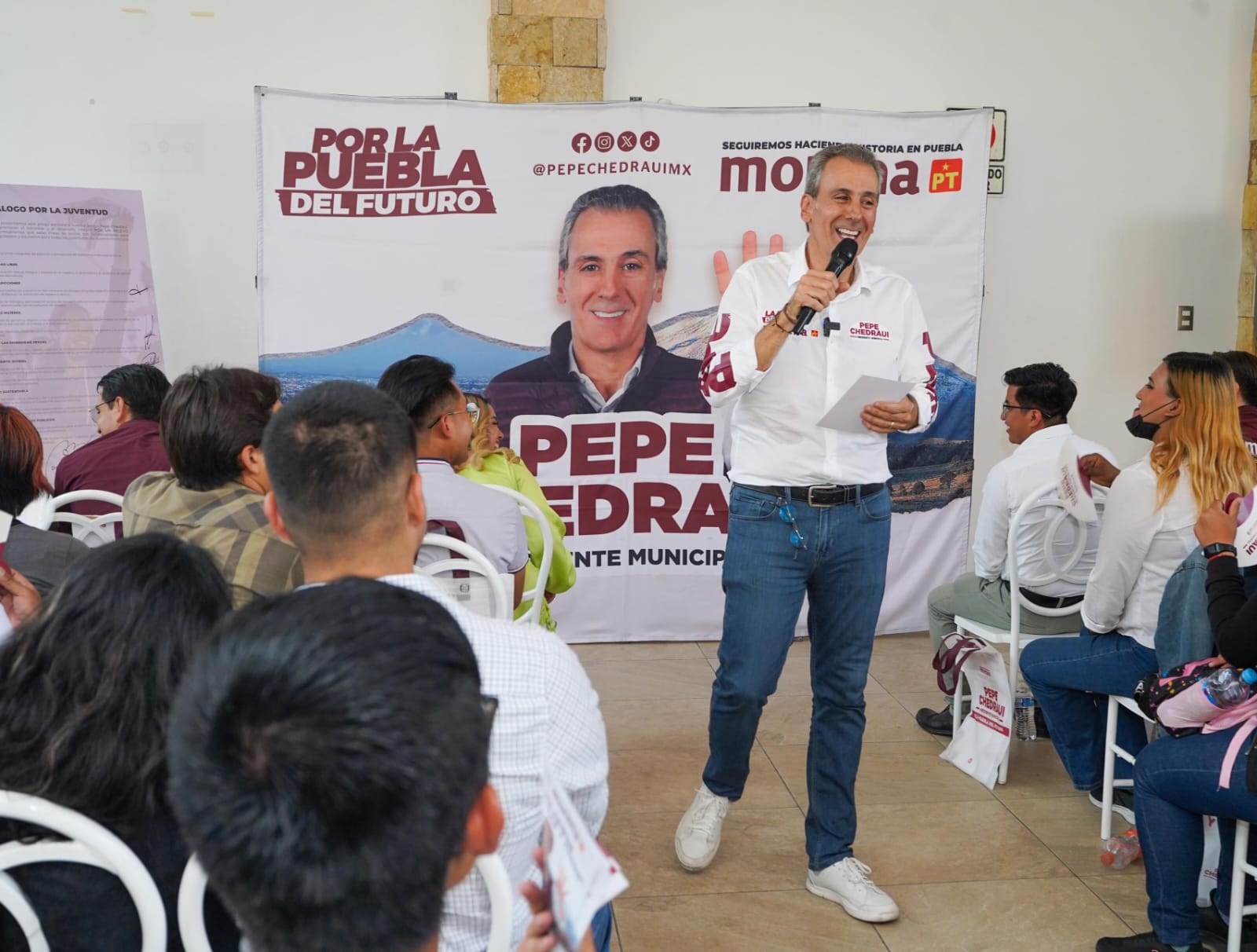 Pepe Chedraui firmó compromisos con los jóvenes