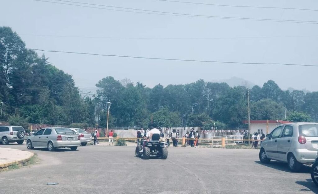 Incendios forestales obligan a suspender clases y evacuar algunas escuelas en Huauchinango