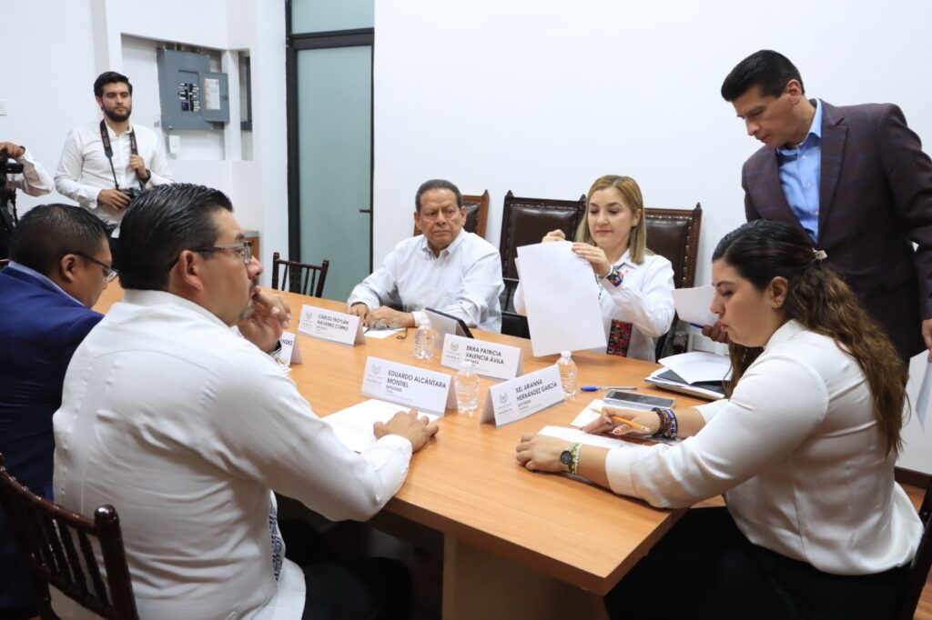 Aprueba Comisión del Congreso acuerdo para uso responsable de dispositivos móviles en escuelas