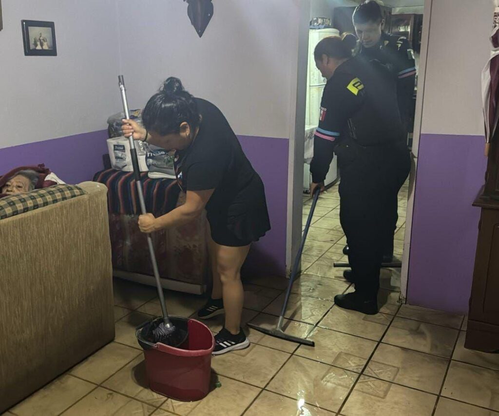 Apagones, caída de árboles y fallas en semáforos por la lluvia de hoy en Puebla capital