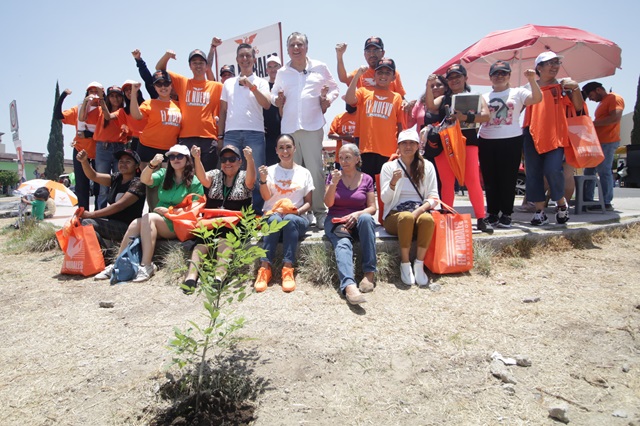Fernando Morales reforesta unidades habitacionales Jardines de la Montaña y Bosques del Pedregal