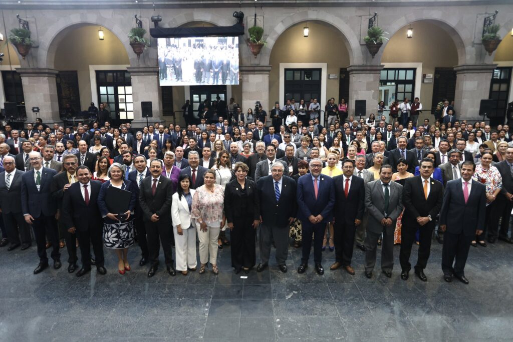 Reconoce gobernadora a los maestros por su desarrollo humanista y cercano al pueblo