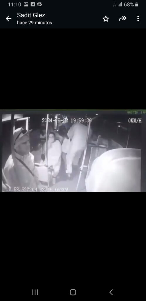 Video y fotonota: Asaltan a pasajeros de la ruta 4