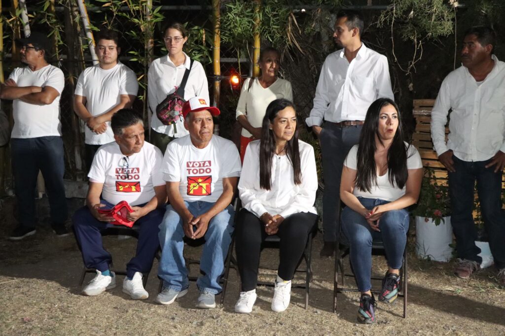 Sin importar el clima Ariadna Ayala continúa entregando su propuesta para consolidar la transformación en Atlixco