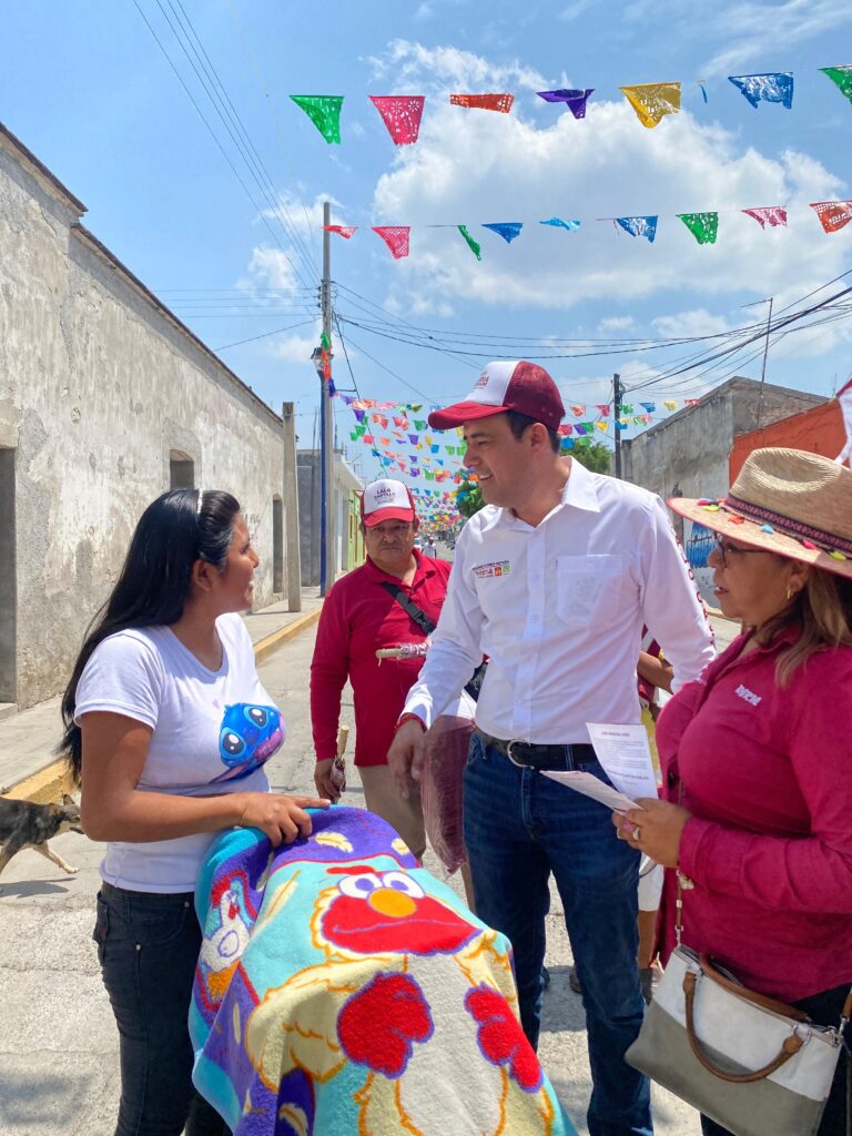 Lalo Castillo se compromete a atender las necesidades de los 47 municipios mixtecos