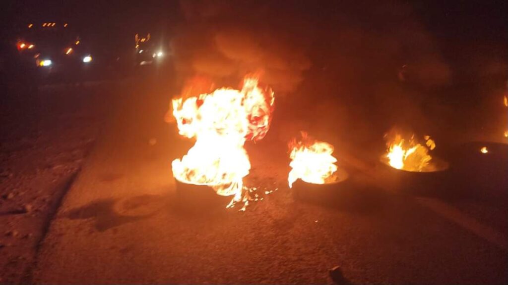 Pobladores de San José Tlacuitlapan cierran carretera ante mal manejo de recursos del ayuntamiento