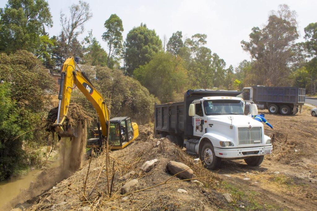 Ayuntamiento realiza desazolve en barrancas y vasos reguladores