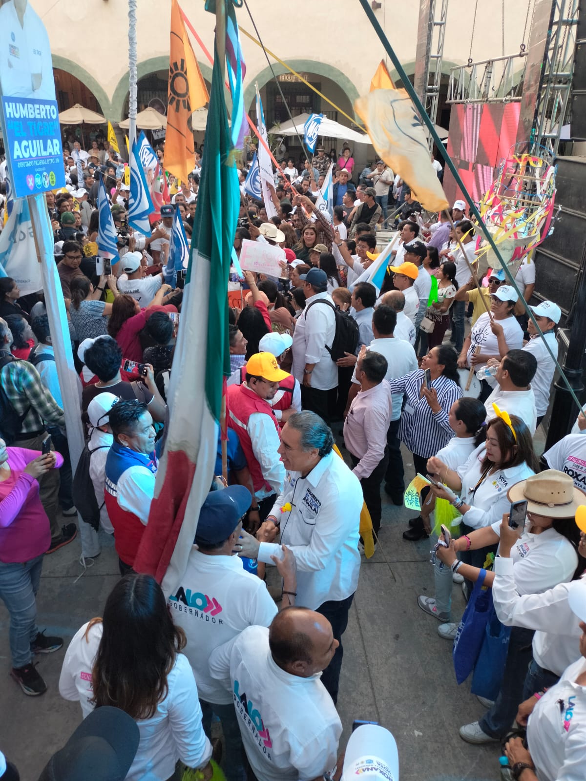 Humberto Aguilar respalda a Roxana Luna en cierre de campaña de San Pedro Cholula