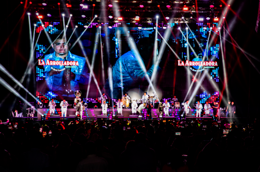 La Arrolladora Banda El Limón abarrota La Arena Ciudad de México