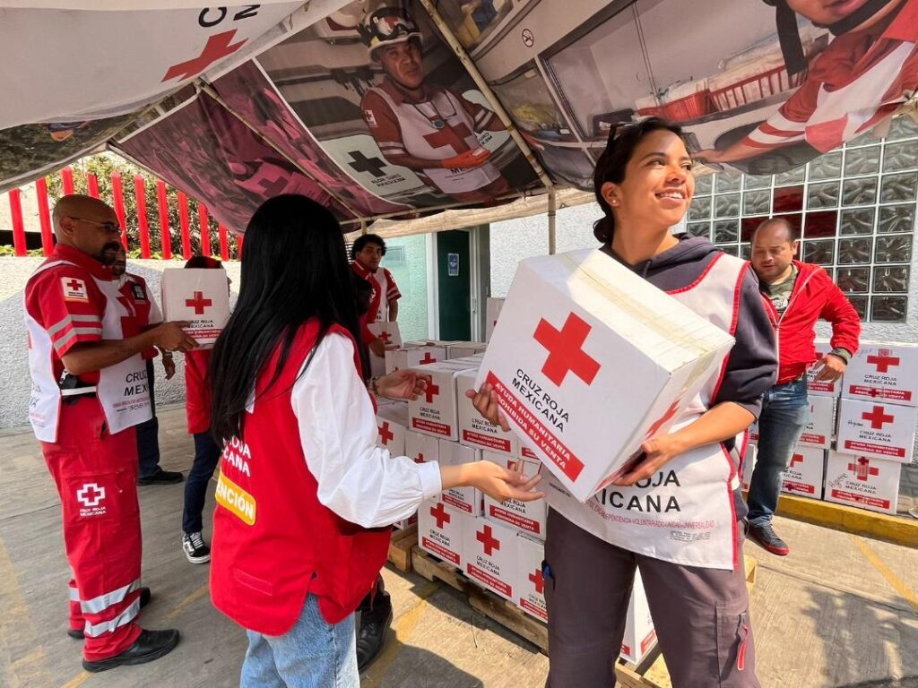 Entrega Cruz Roja víveres a combatientes forestales en el sur del EdoMéx